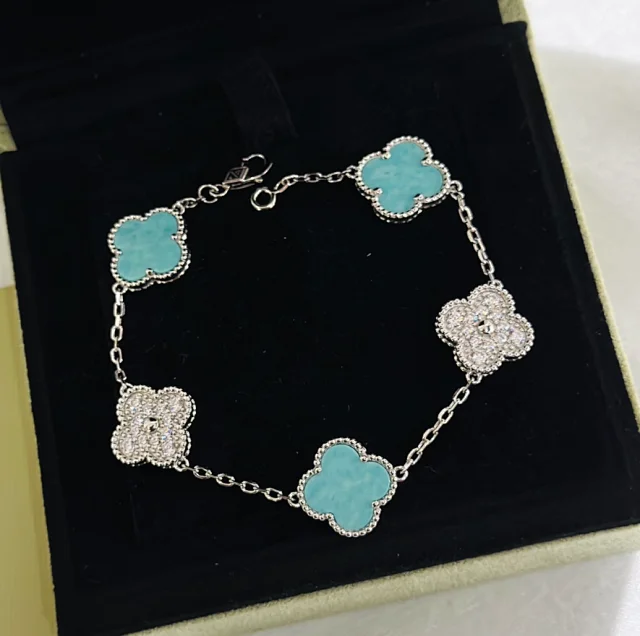 Unbranded Jewelry Clover Chain Bracelet product detail image 3