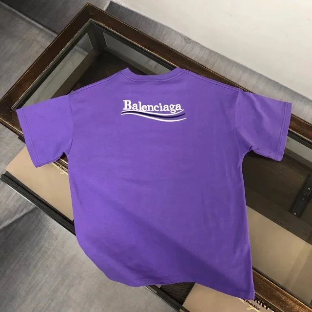 Balenciaga T-Shirts Crewneck T-Shirt with Logo Chest Print product detail image 2