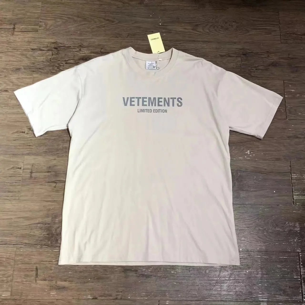Vetements Limited Edition Logo Print T-Shirt Beige - 1