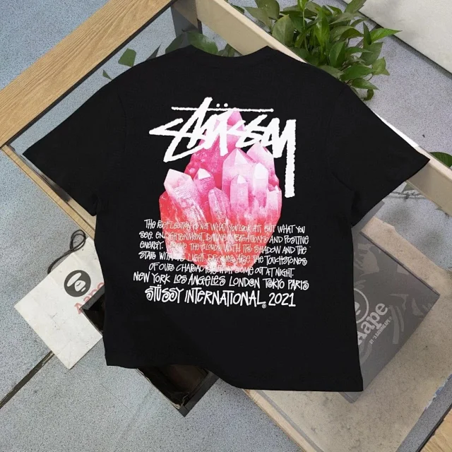 Stüssy T-Shirts Short-Sleeve Crew Neck Logo Graphic product detail image 3