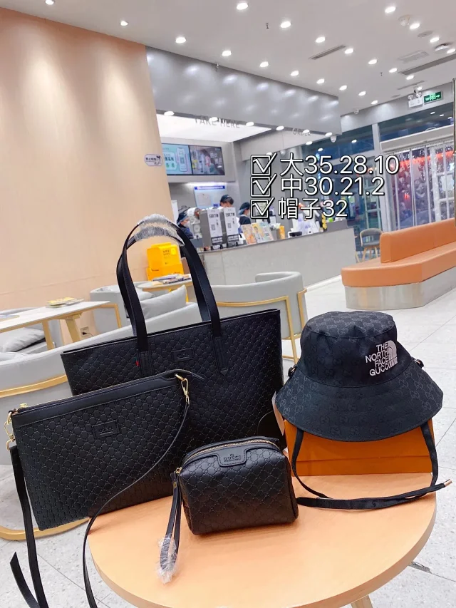 Fendi Handbags Logo Print Top-Handle Handbag product detail image 2