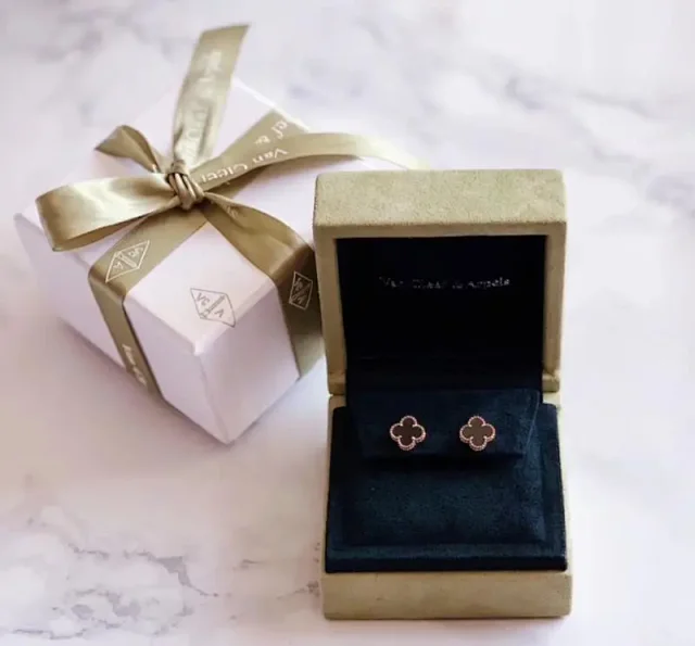 Van Cleef & Arpels Jewelry Four-Leaf Clover Stud Earrings product detail image 2
