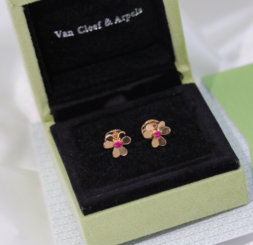 Van Cleef & Arpels Alhambra Four-Leaf Clover Earrings in Black Onyx, White Mother-of-Pearl, and Burgundy Jasper - 11