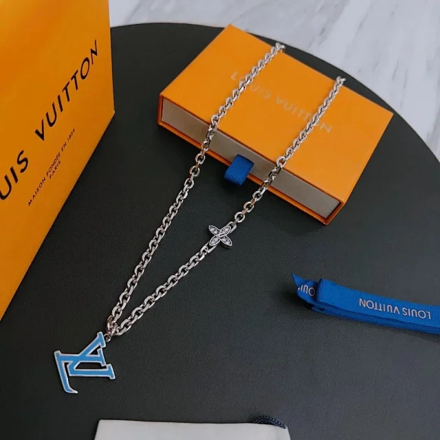 Louis Vuitton Jewelry Silver-Tone Chain Charm Pendant Necklace product detail image 7