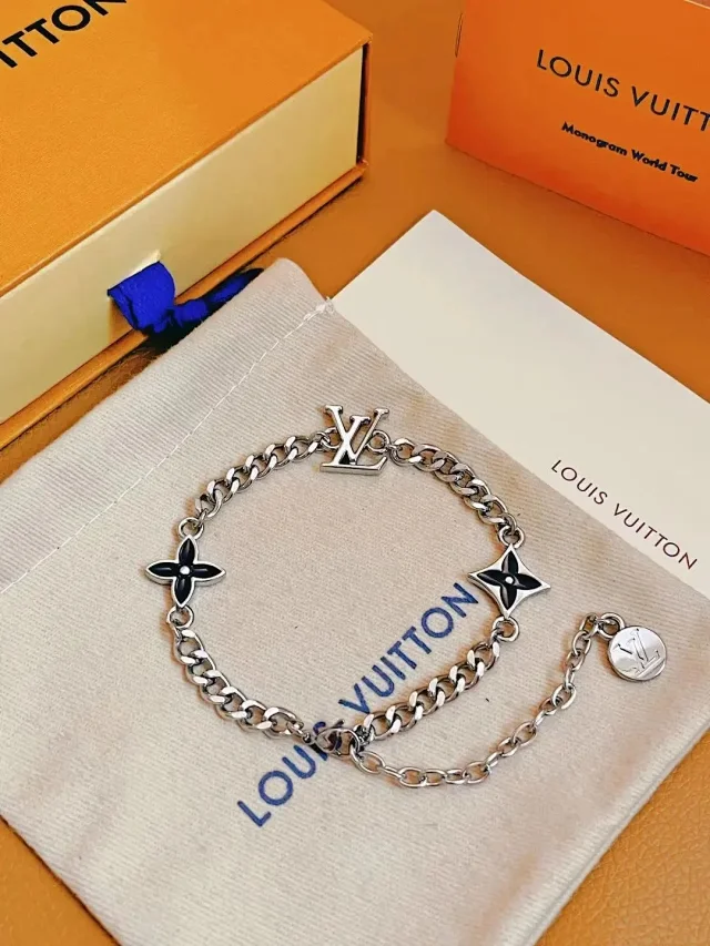 Louis Vuitton Jewelry Monogram charm bracelet product detail image 6