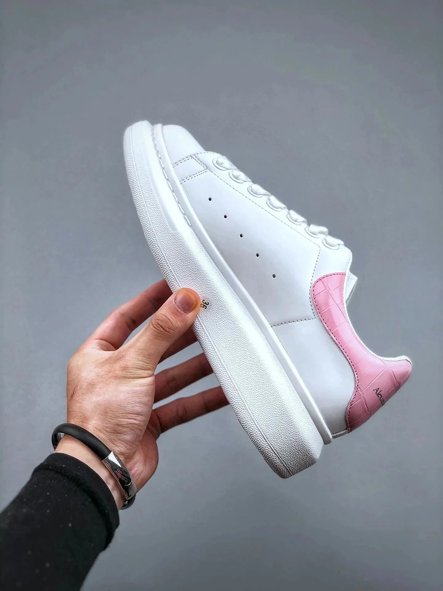 厚底运动休闲鞋：findsindex.com