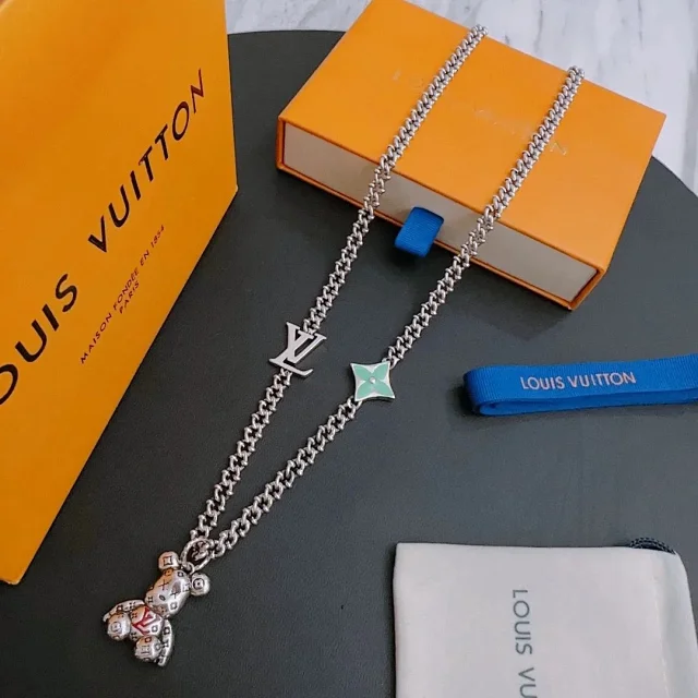 Louis Vuitton Jewelry Silver-Tone Chain Charm Pendant Necklace product detail image 2