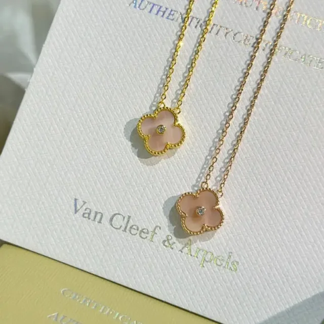 Unbranded Jewelry Four-Leaf Clover Pendant Necklace product detail image 3