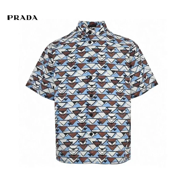 Prada T-Shirts Short-Sleeve Logo Graphic T-Shirt product detail image 10