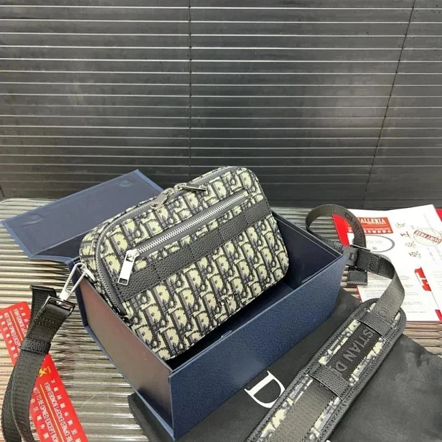 Dior Crossbody Bags Oblique jacquard zip camera bag product detail image 7