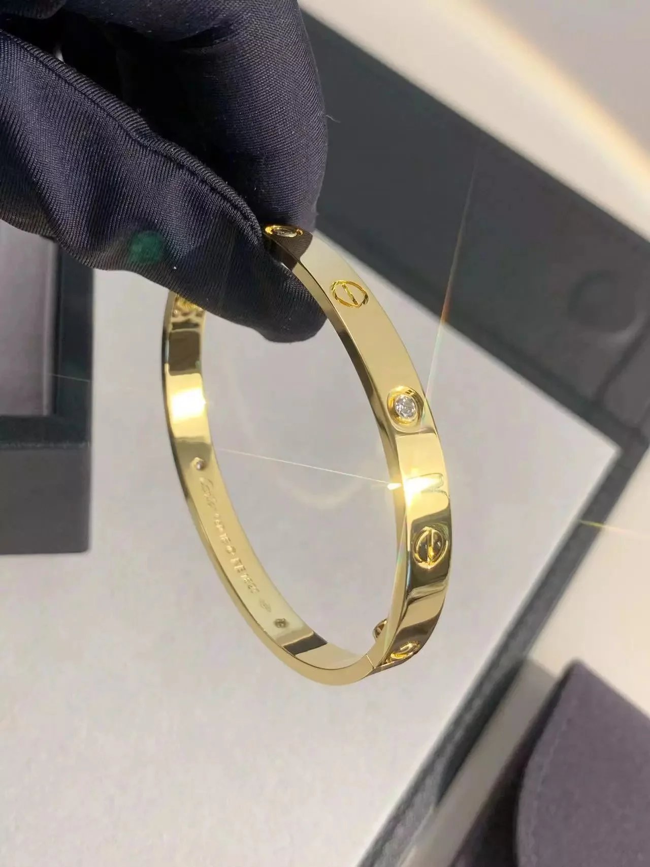 Cartier Jewelry LOVE bracelet with diamond-set screw motifs image 7