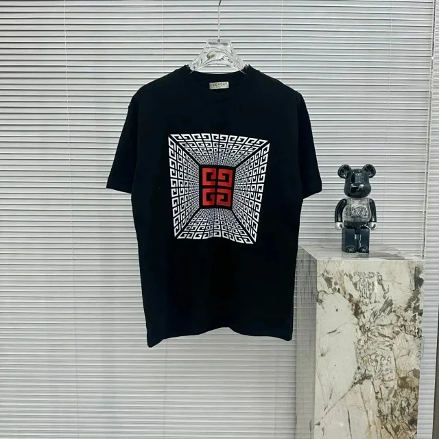 Givenchy T-Shirts Graphic Print T-Shirt product detail image 5