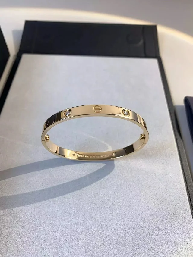 Cartier Jewelry LOVE bracelet with diamond-set screw motifs product detail image 9