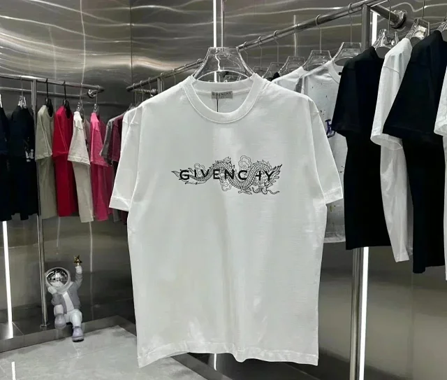Givenchy T-Shirts Graphic Print T-Shirt product detail image 10