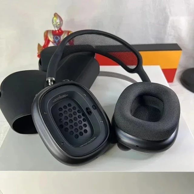 Apple Headphones AirPods Max product detail image 2
