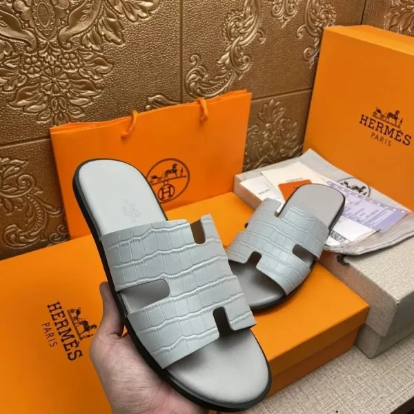 Hermès Oran Sandals Gris Clair Alligator-Embossed Leather Slippers - 1