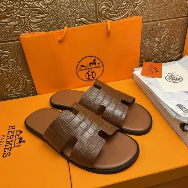 Hermès Oran Sandals Brown Crocodile-Embossed Leather Slippers - 1