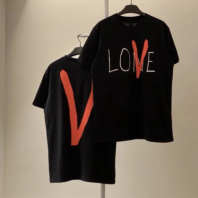 VLONE T-Shirts Short-Sleeve Logo Graphic product detail image 4