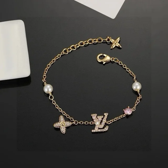 Louis Vuitton Jewelry Monogram charm bracelet product detail image 4
