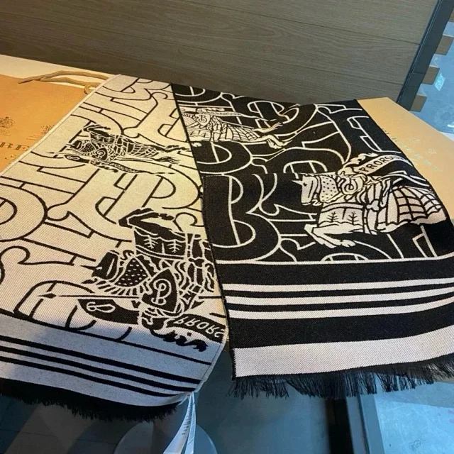 Burberry Scarves Check Plaid Scarf product detail image 7