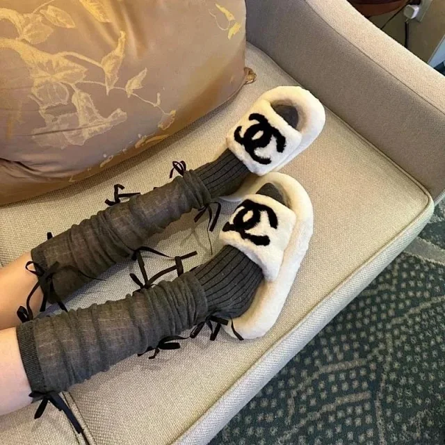 Chanel Slippers Faux Fur Double-C Logo Slide product detail image 4