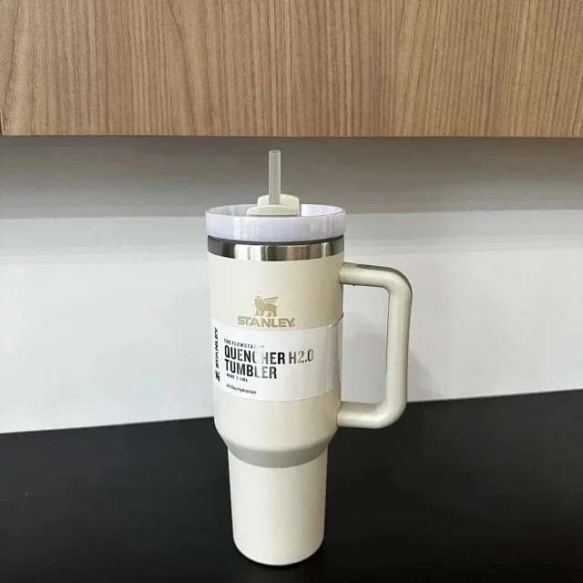 Stanley Uncategorized Quencher H2.0 Tumbler with Handle and Straw product detail image 4