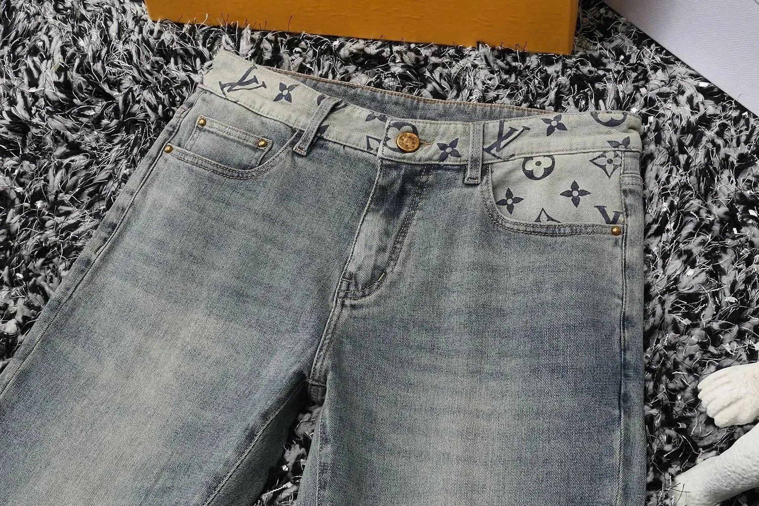 Louis Vuitton Monogram Distressed Jeans Gray - 4