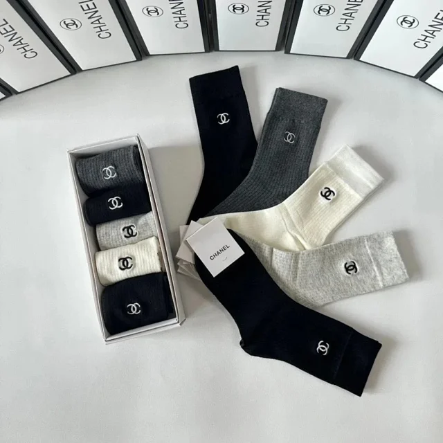 Chanel Socks Ribbed Logo Crew product detail image 1