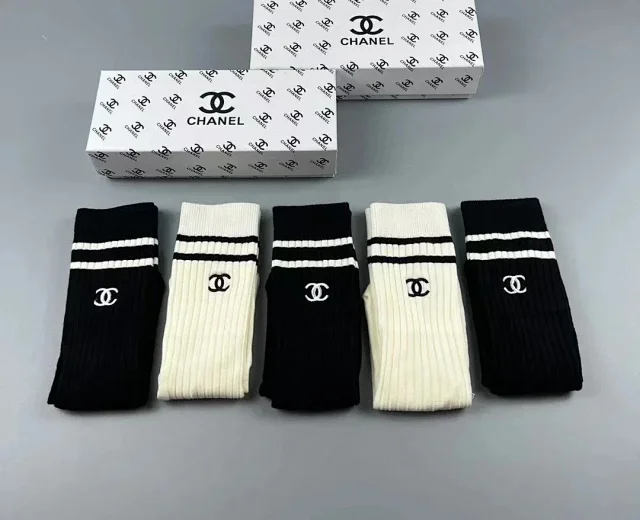 Chanel Socks Ribbed Logo Crew product detail image 8