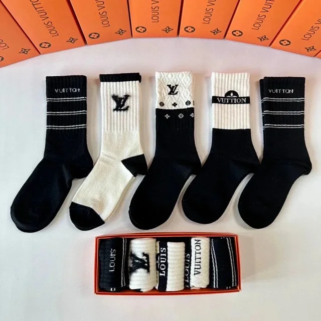 Chanel Socks Ribbed Logo Crew product detail image 10