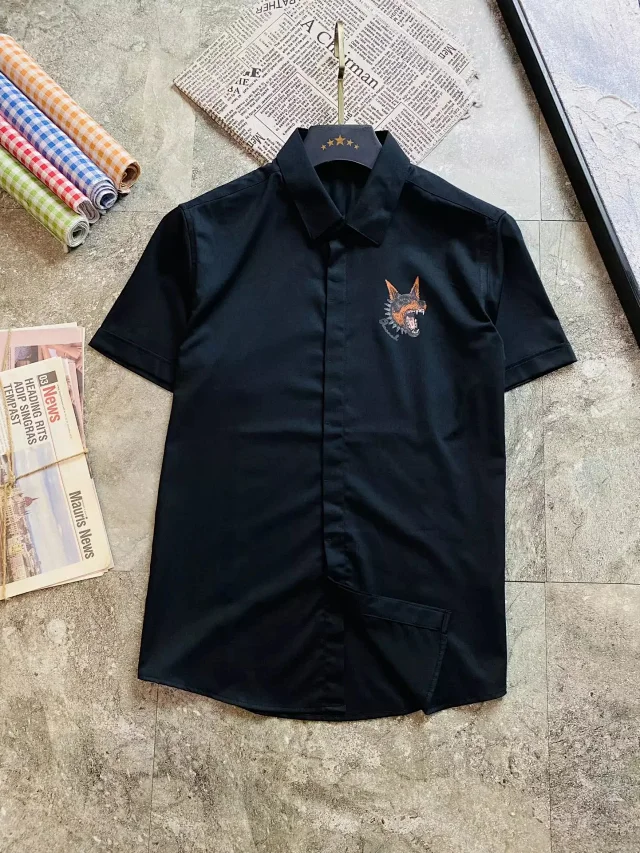 Givenchy T-Shirts Short-Sleeve Logo Graphic product detail image 9
