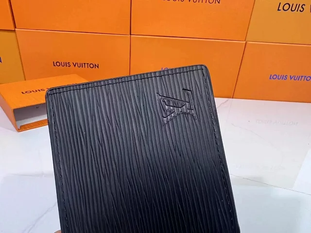 Louis Vuitton Wallets & Card Holders Monogram bifold wallet product detail image 32