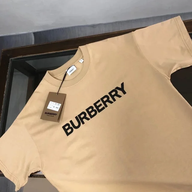 Burberry T-Shirts Crew-neck logo-print short-sleeve T-shirt product detail image 2