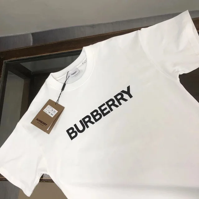 Burberry T-Shirts Crew-neck logo-print short-sleeve T-shirt product detail image 10