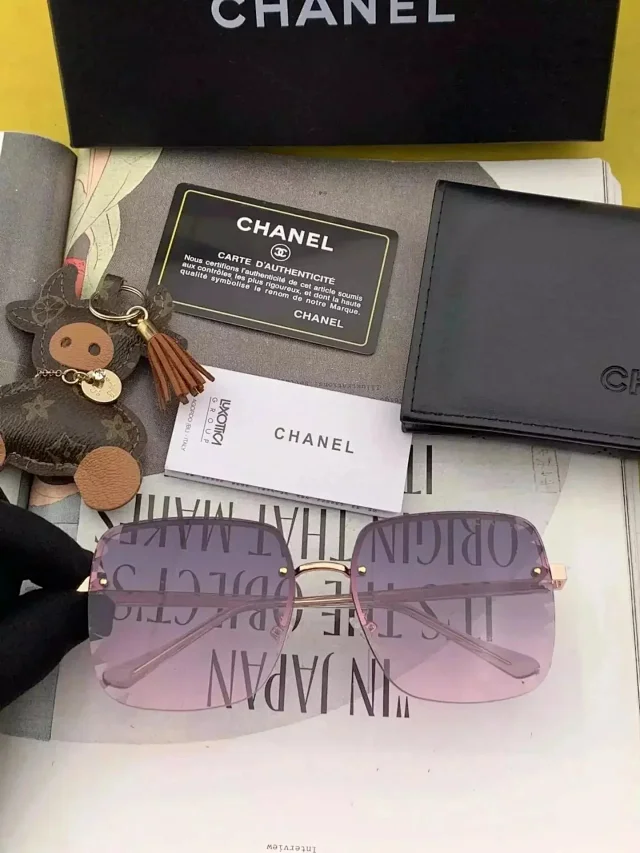 Louis Vuitton Eyewear Oversized Square Sunglasses product detail image 2
