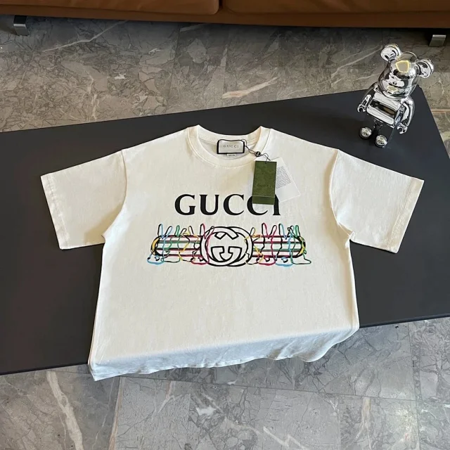Gucci T-Shirts Short-Sleeve Graphic T-Shirt product detail image 4