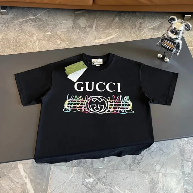Gucci T-Shirts Short-Sleeve Graphic T-Shirt product detail image 3