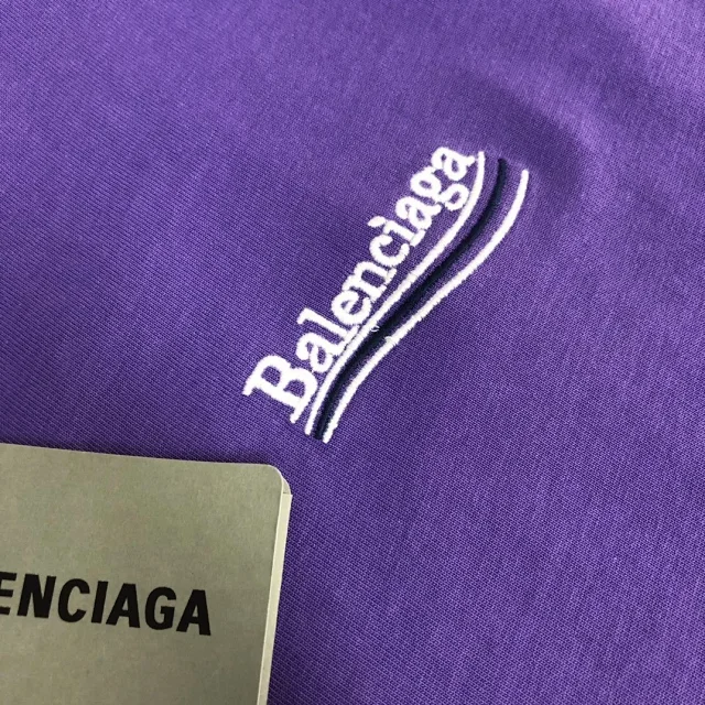 Balenciaga T-Shirts Crewneck T-Shirt with Logo Chest Print product detail image 6
