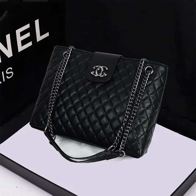 Chanel Shoulder Bags Quilted Chain Bag product detail image 2