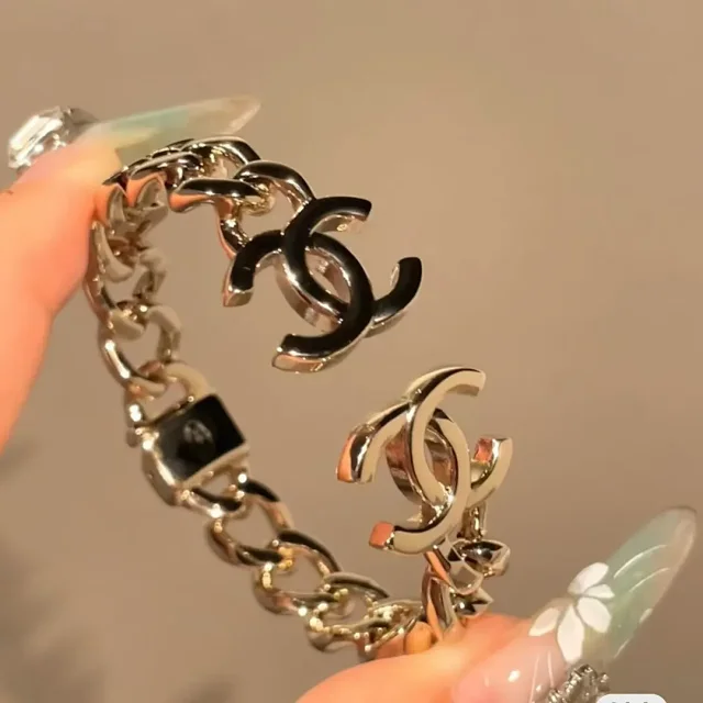 Chanel Jewelry Chain Bracelet with Interlocking CC Charms product detail image 2