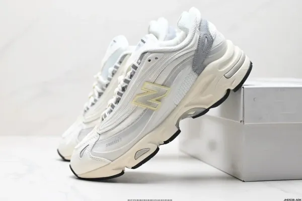 New Balance 1000 Gore-Tex Black Chunky Sneakers - 6