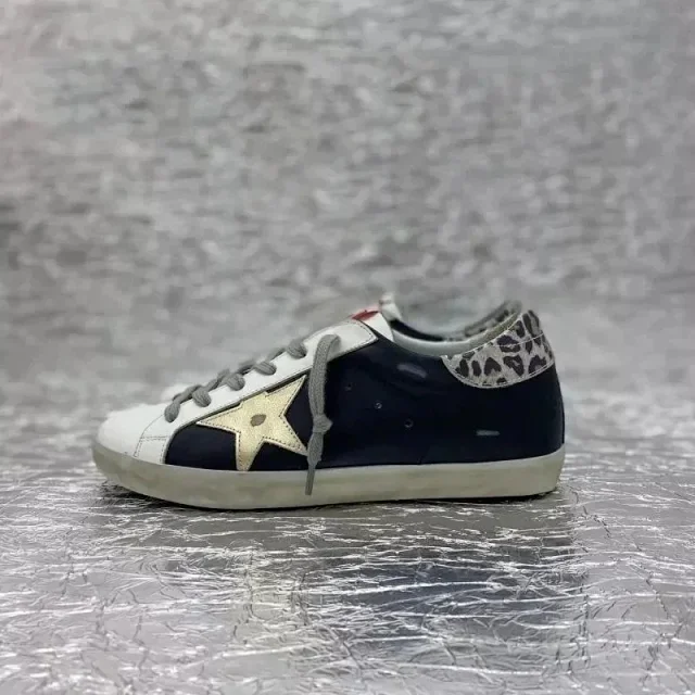 Golden Goose Sneakers Superstar low-top with star appliqué product detail image 4