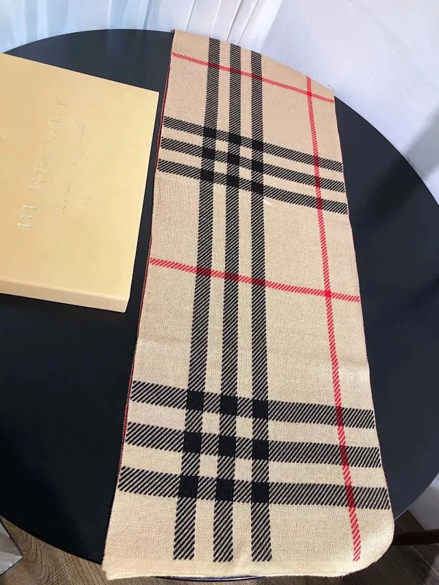 Burberry Scarves Check Plaid Scarf product detail image 2