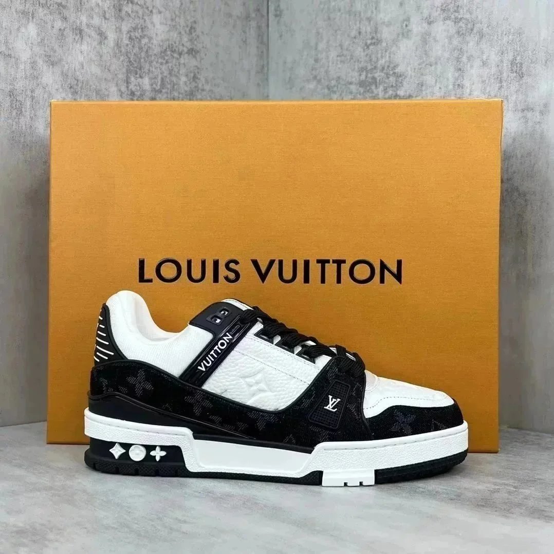 Louis Vuitton Sneakers Low-top lace-up with Monogram flower details — 22
