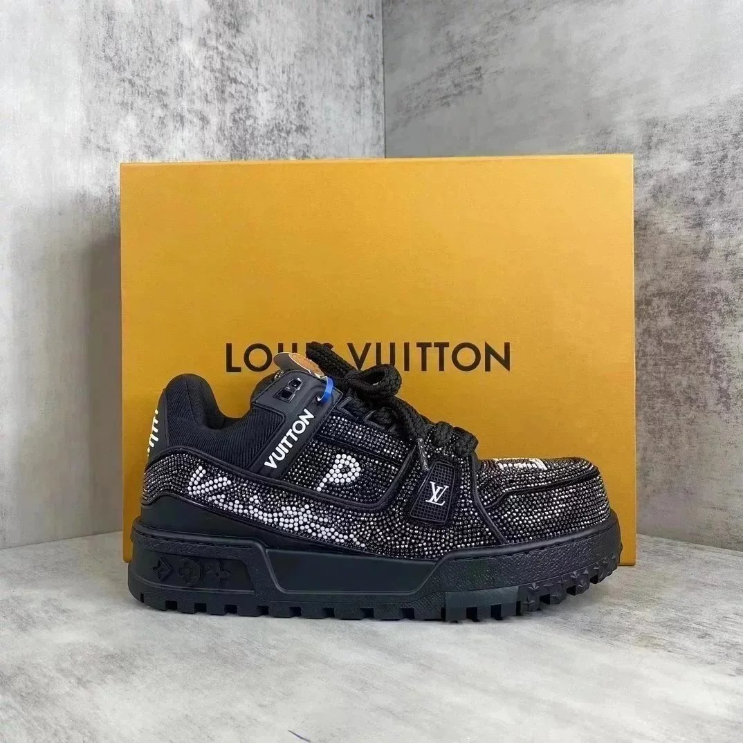 Louis Vuitton Sneakers Low-top lace-up with Monogram flower details — 24