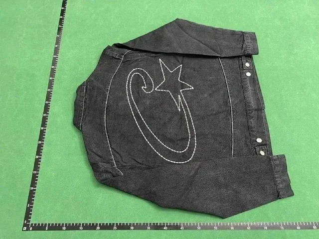 Unbranded Shorts Cargo with Integrated Belt and Graphic Print product detail image 4