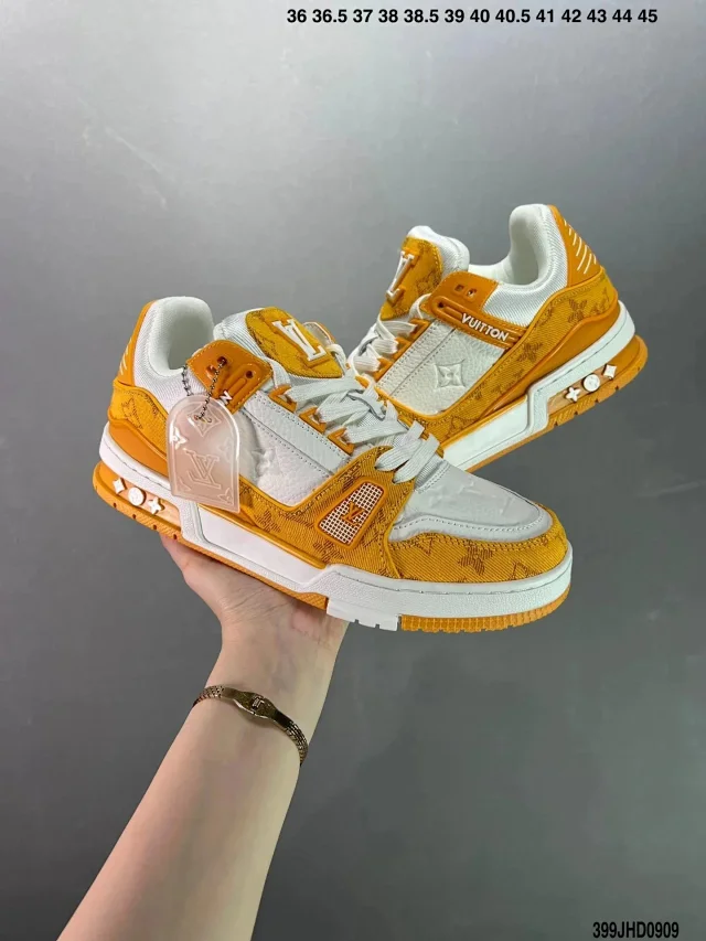 Louis Vuitton Sneakers LV Trainer product detail image 3