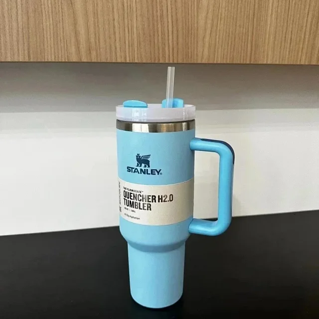 Stanley Uncategorized Quencher H2.0 Tumbler with Handle and Straw product detail image 3