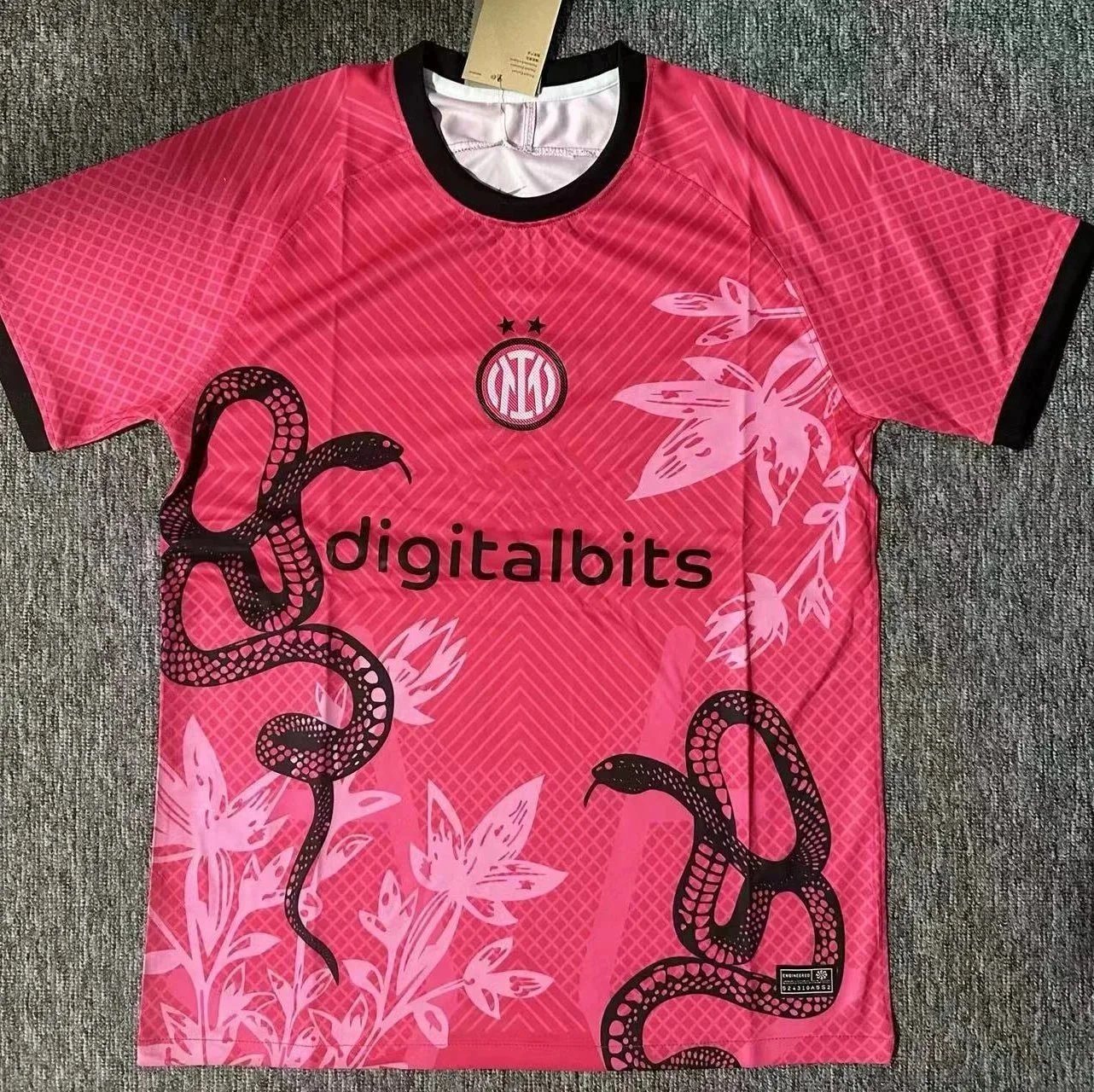 国米特别版红色