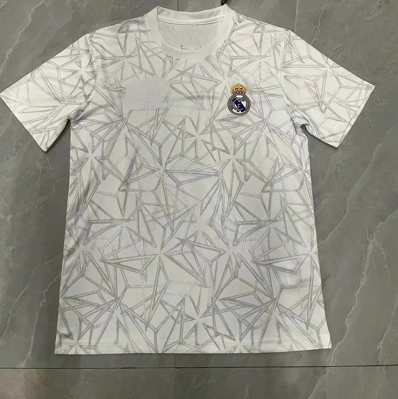 皇马训练服白色